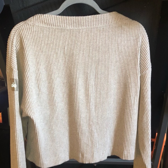 ALO Yoga Tan Crop Top - Picture 3 of 8